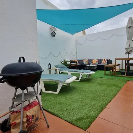 Lukite House * Tías