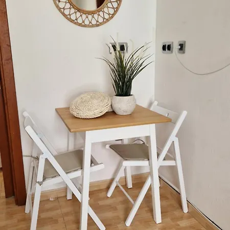 Lukite House Tias