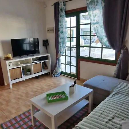 Lukite House * Tías